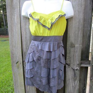 Esley Women's Black/Light Green Ruffle Tier Sleeveless Dress Small Back zipper